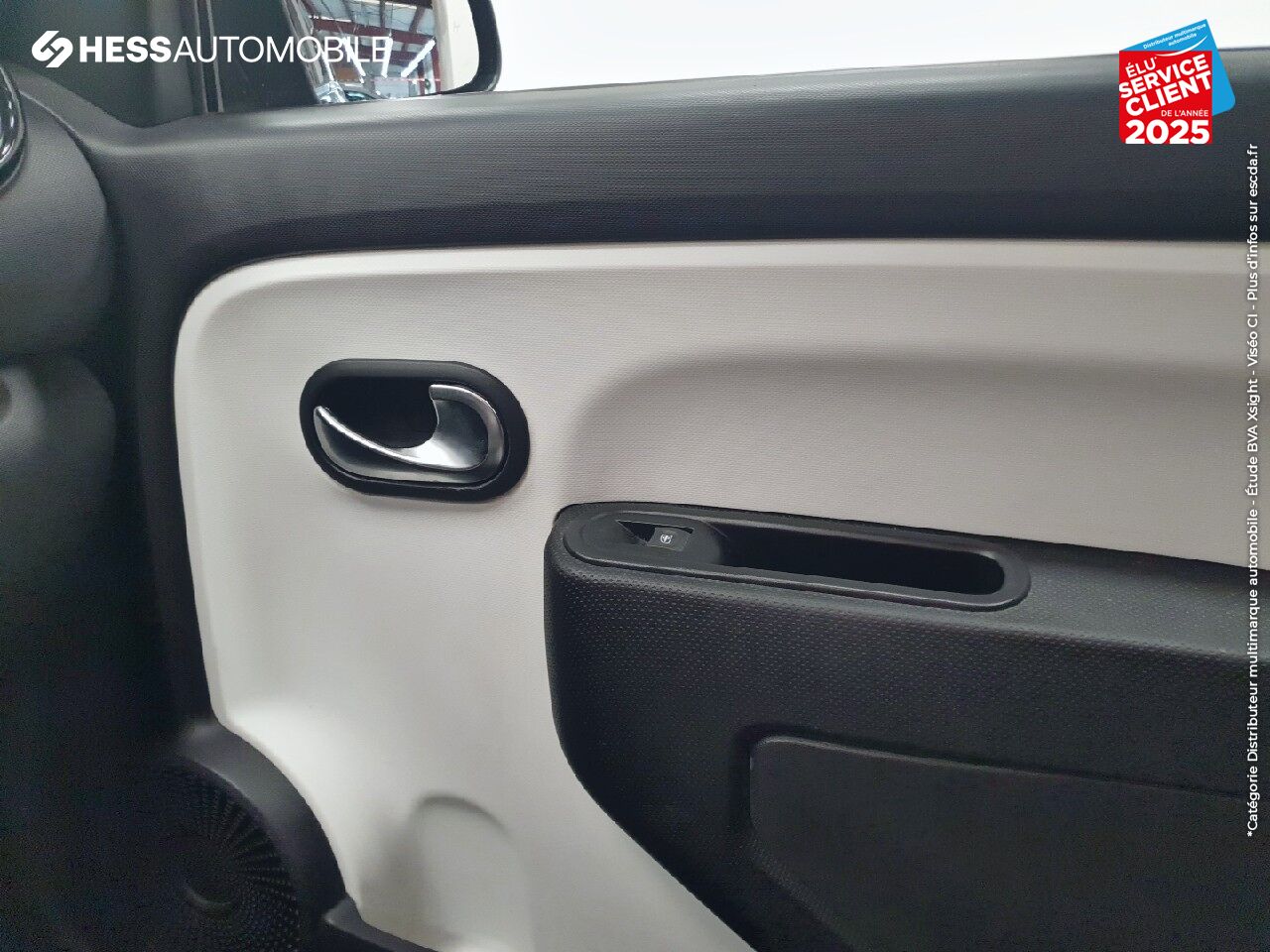 Véhicule d'occasion RENAULT TWINGO 1.0 SCE 70CH S/S INTENS TOUVRANT chez Renault Strasbourg