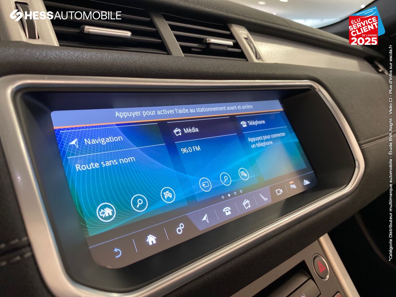 Véhicule d'occasion LAND-ROVER EVOQUE CABRIOLET 2.0 TD4 180 HSE DYNAMIC 4X4 BVA MARK VI GPS CAMERA SIEGES CHAUF KEYLESS chez Land Rover Strasbourg
