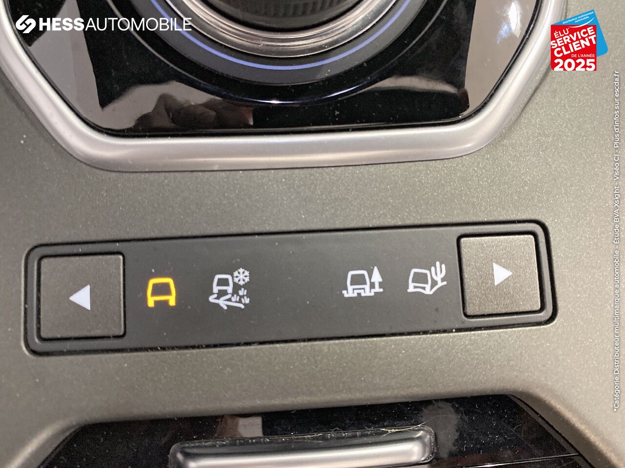 Véhicule d'occasion LAND-ROVER EVOQUE CABRIOLET 2.0 TD4 180 HSE DYNAMIC 4X4 BVA MARK VI GPS CAMERA SIEGES CHAUF KEYLESS chez Land Rover Strasbourg
