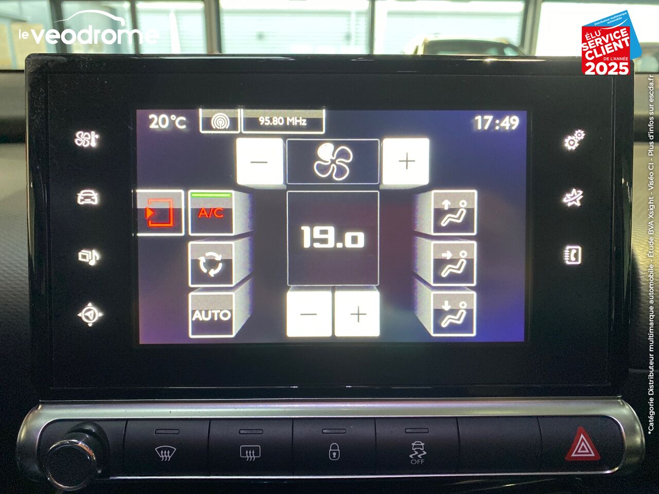 Véhicule d'occasion CITROEN C4 CACTUS PURETECH 82 SHINE GPS chez Le Veodrome