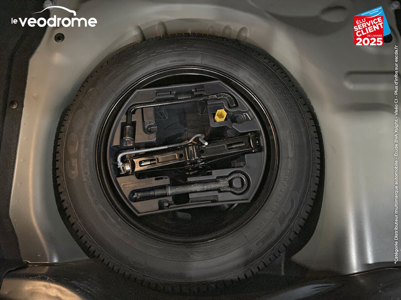 Véhicule d'occasion CITROEN C4 CACTUS PURETECH 82 SHINE GPS chez Le Veodrome