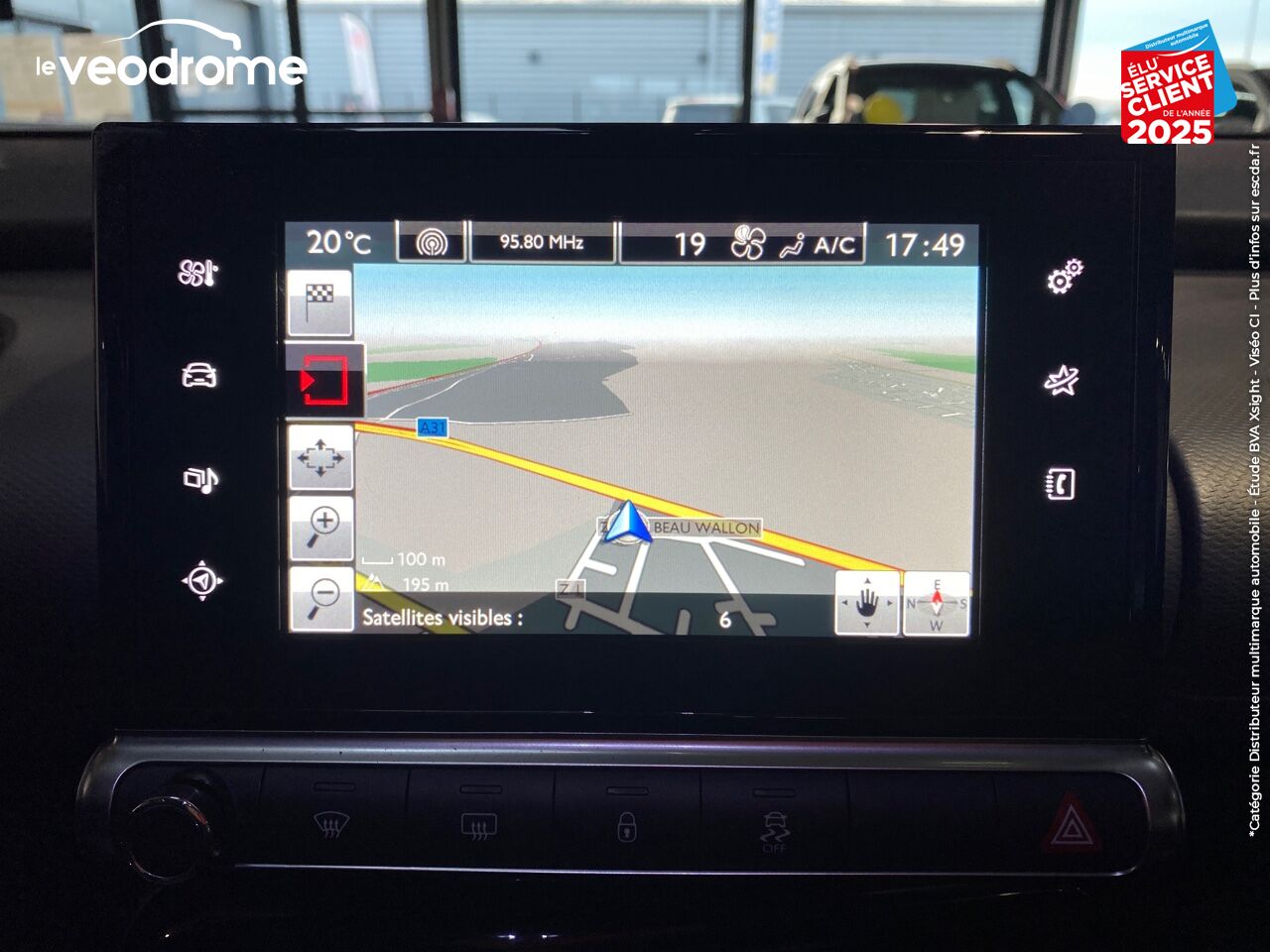 Véhicule d'occasion CITROEN C4 CACTUS PURETECH 82 SHINE GPS chez Le Veodrome