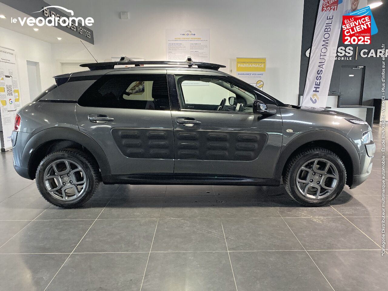 Véhicule d'occasion CITROEN C4 CACTUS PURETECH 82 SHINE GPS chez Le Veodrome