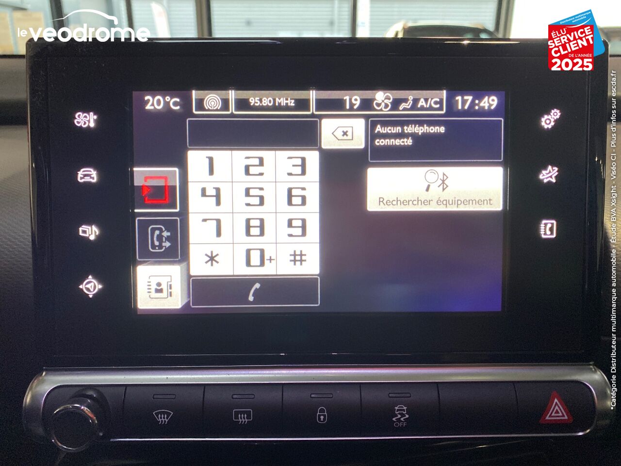 Véhicule d'occasion CITROEN C4 CACTUS PURETECH 82 SHINE GPS chez Le Veodrome