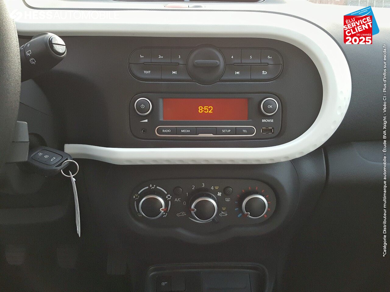 Véhicule d'occasion RENAULT TWINGO 1.0 SCE 75CH ZEN chez Renault Saint-Louis