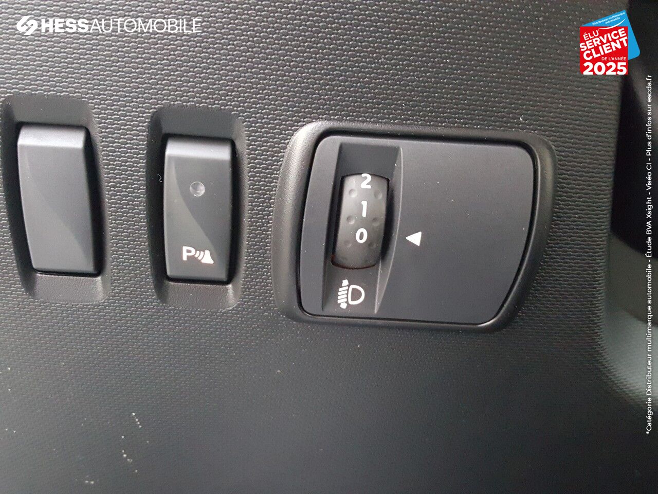 Véhicule d'occasion RENAULT TWINGO 1.0 SCE 75CH ZEN chez Renault Saint-Louis