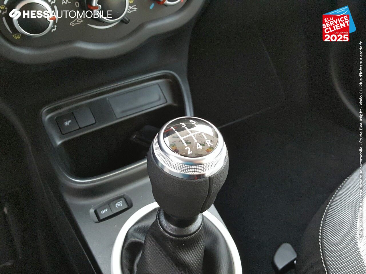 Véhicule d'occasion RENAULT TWINGO 1.0 SCE 75CH ZEN chez Renault Saint-Louis