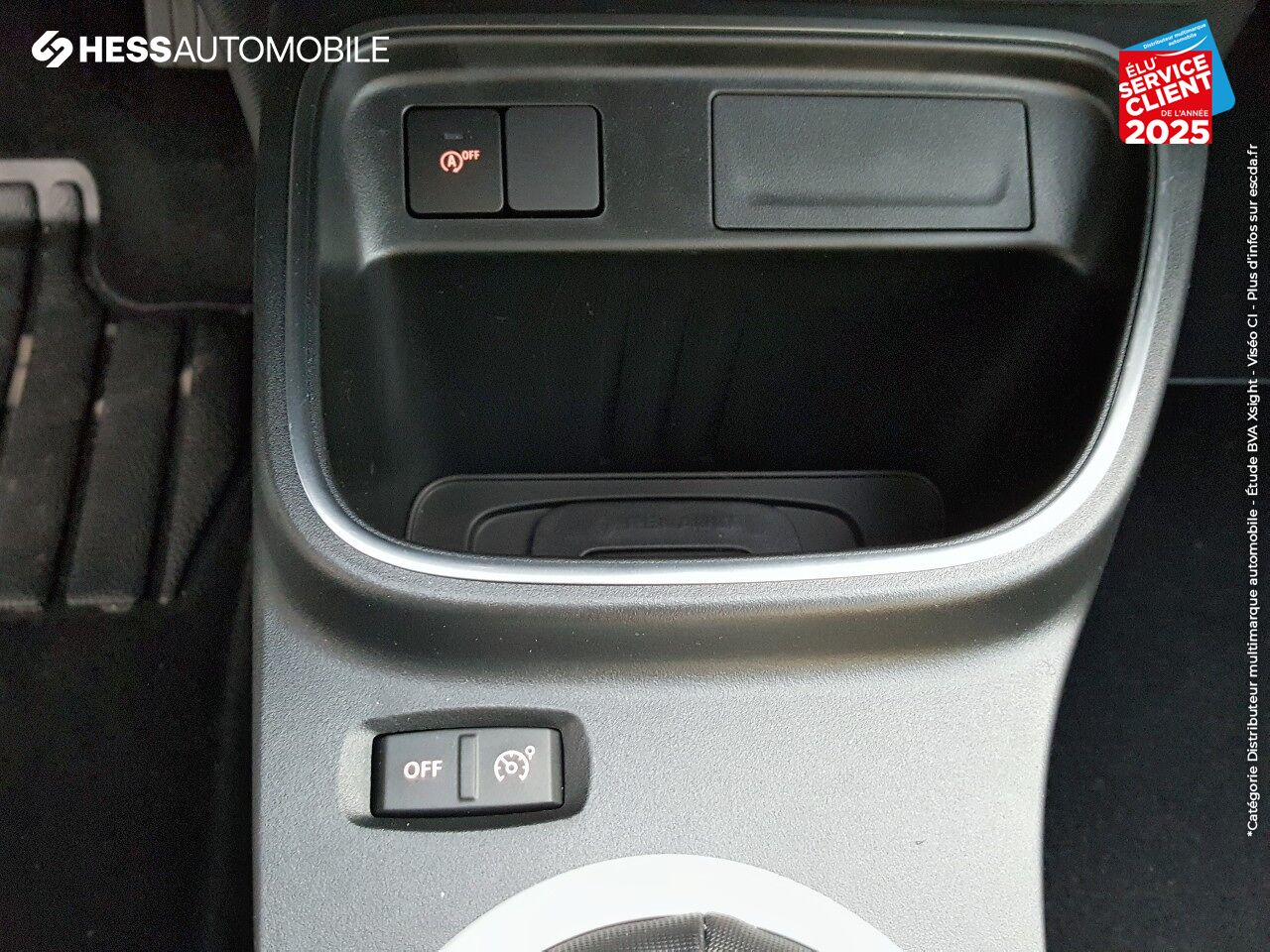 Véhicule d'occasion RENAULT TWINGO 1.0 SCE 75CH ZEN chez Renault Saint-Louis