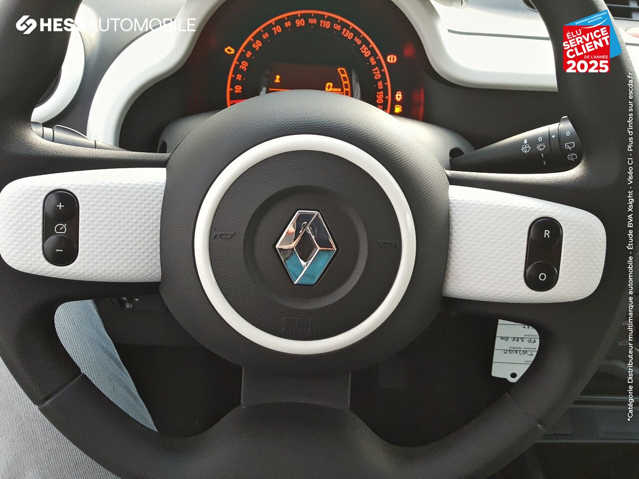 Véhicule d'occasion RENAULT TWINGO 1.0 SCE 75CH ZEN chez Renault Saint-Louis