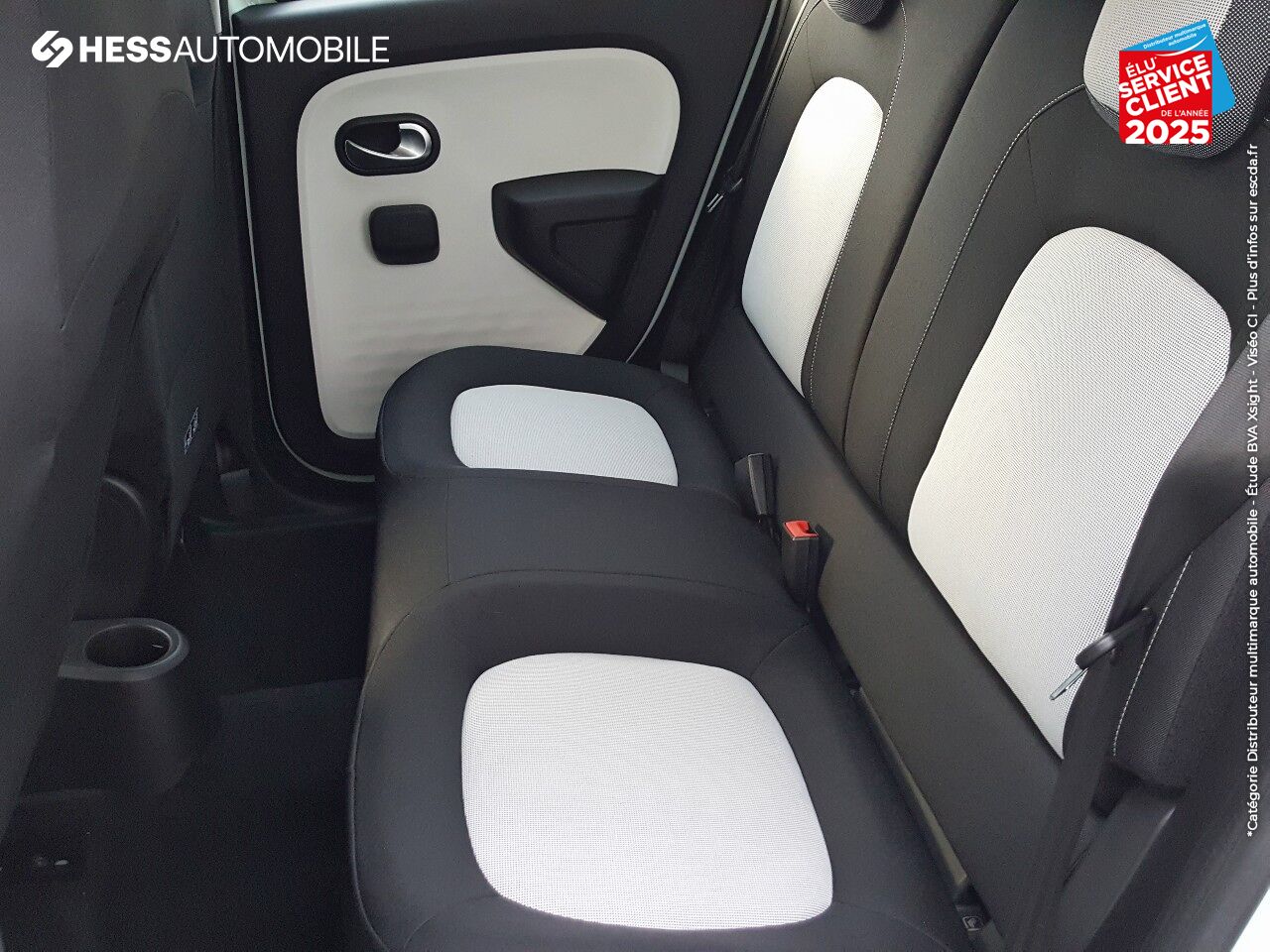 Véhicule d'occasion RENAULT TWINGO 1.0 SCE 75CH ZEN chez Renault Saint-Louis