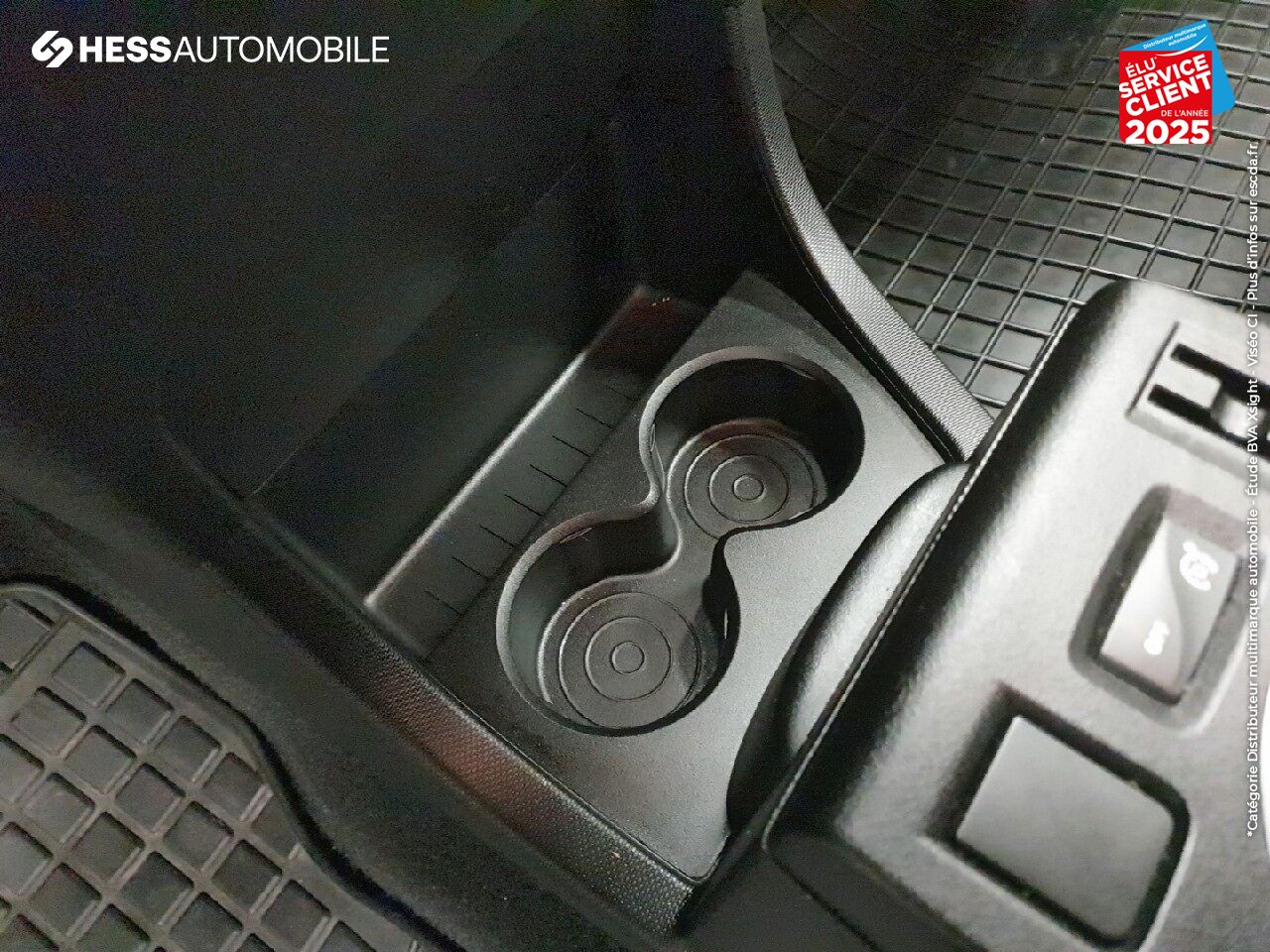 Véhicule d'occasion RENAULT TWINGO 1.0 SCE 70CH ZEN BOITE COURTE EURO6 chez Renault Strasbourg