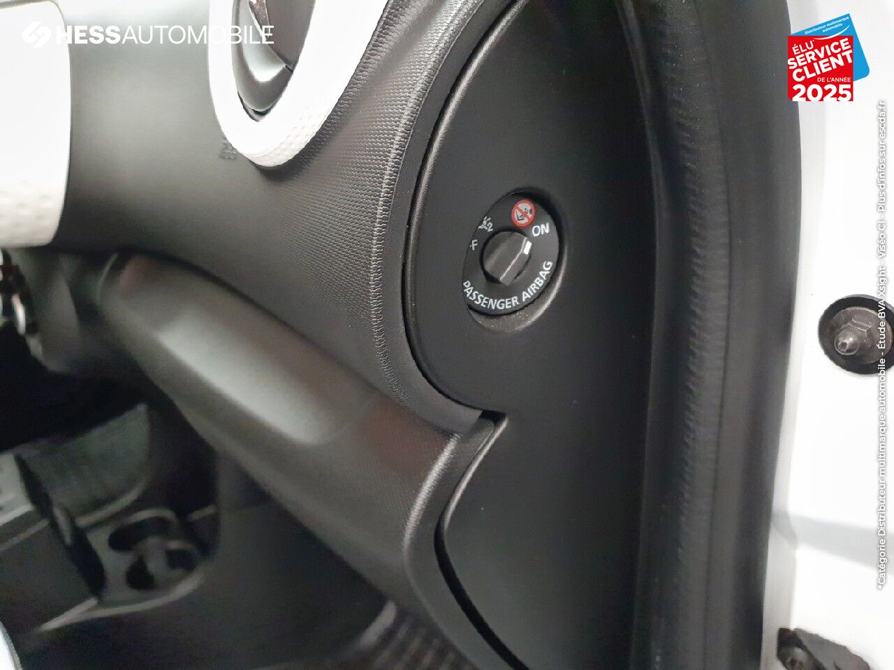 Véhicule d'occasion RENAULT TWINGO 1.0 SCE 70CH ZEN BOITE COURTE EURO6 chez Renault Strasbourg