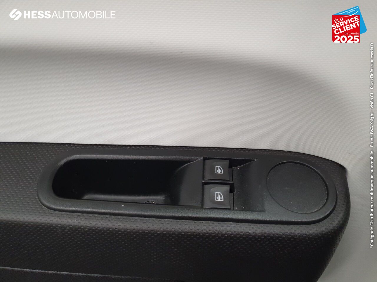 Véhicule d'occasion RENAULT TWINGO 1.0 SCE 70CH ZEN BOITE COURTE EURO6 chez Renault Strasbourg