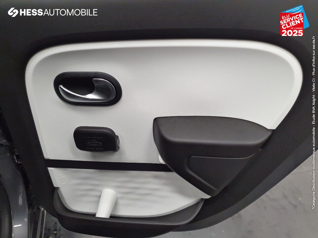 Véhicule d'occasion RENAULT TWINGO 1.0 SCE 65CH INTENS E6D-FULL chez Renault Strasbourg