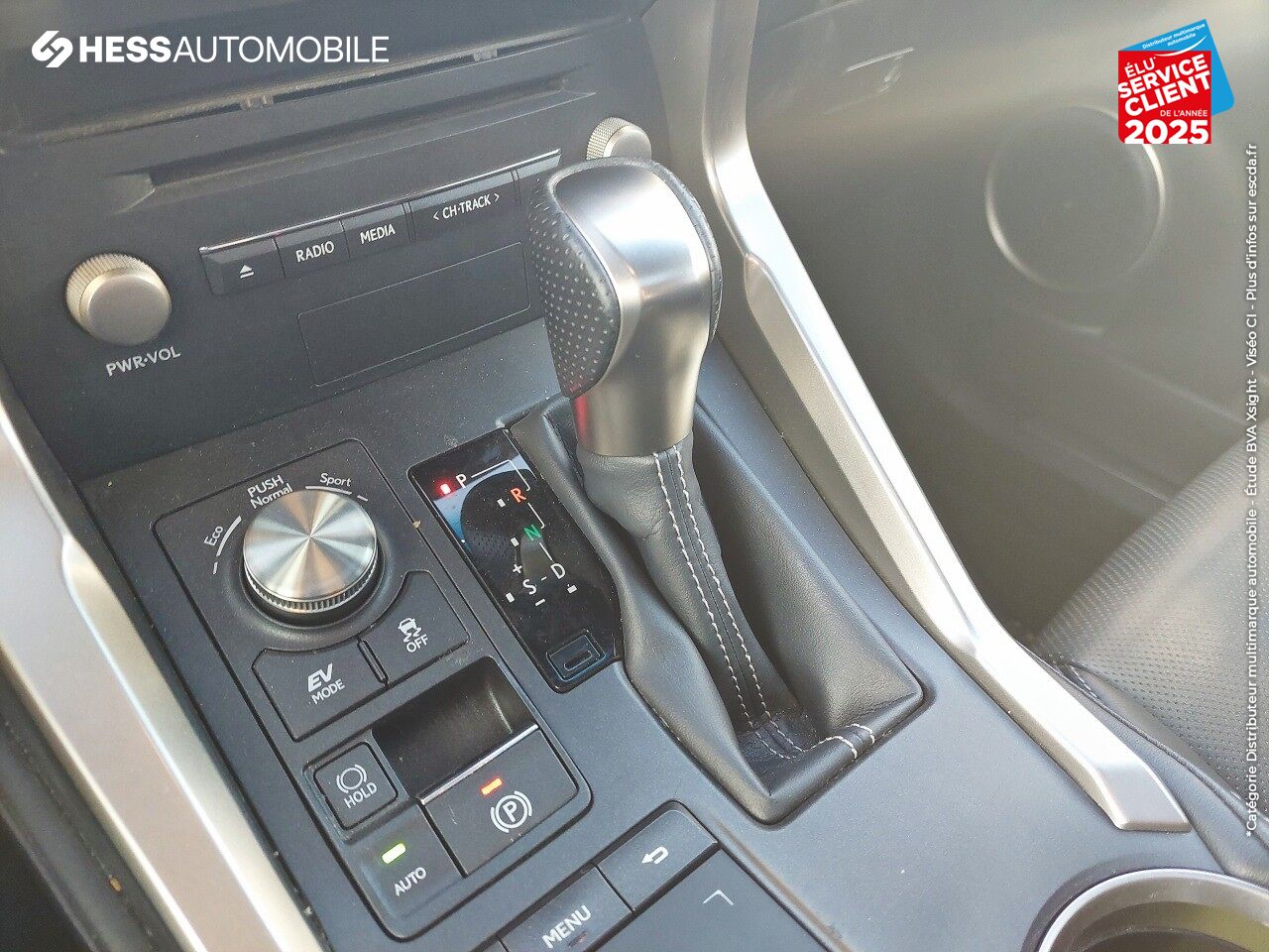 Véhicule d'occasion LEXUS NX 300H 4WD F SPORT TOUVRANT GPS SIEGES CHAUF chez Lexus Metz