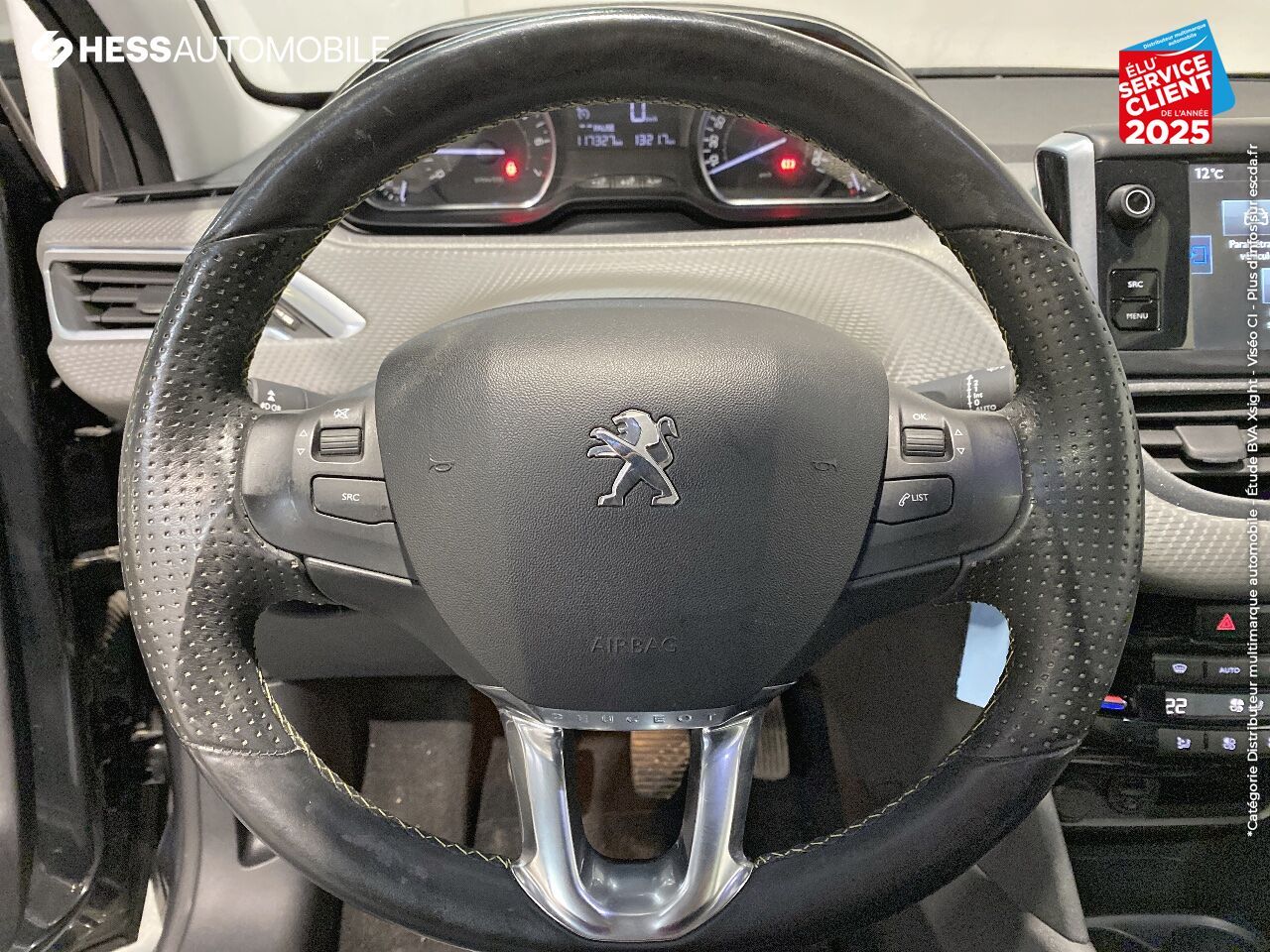 Véhicule d'occasion PEUGEOT 208 1.2 PURETECH 82CH ALLURE 3P TPANO CAMERA chez Peugeot Charleville