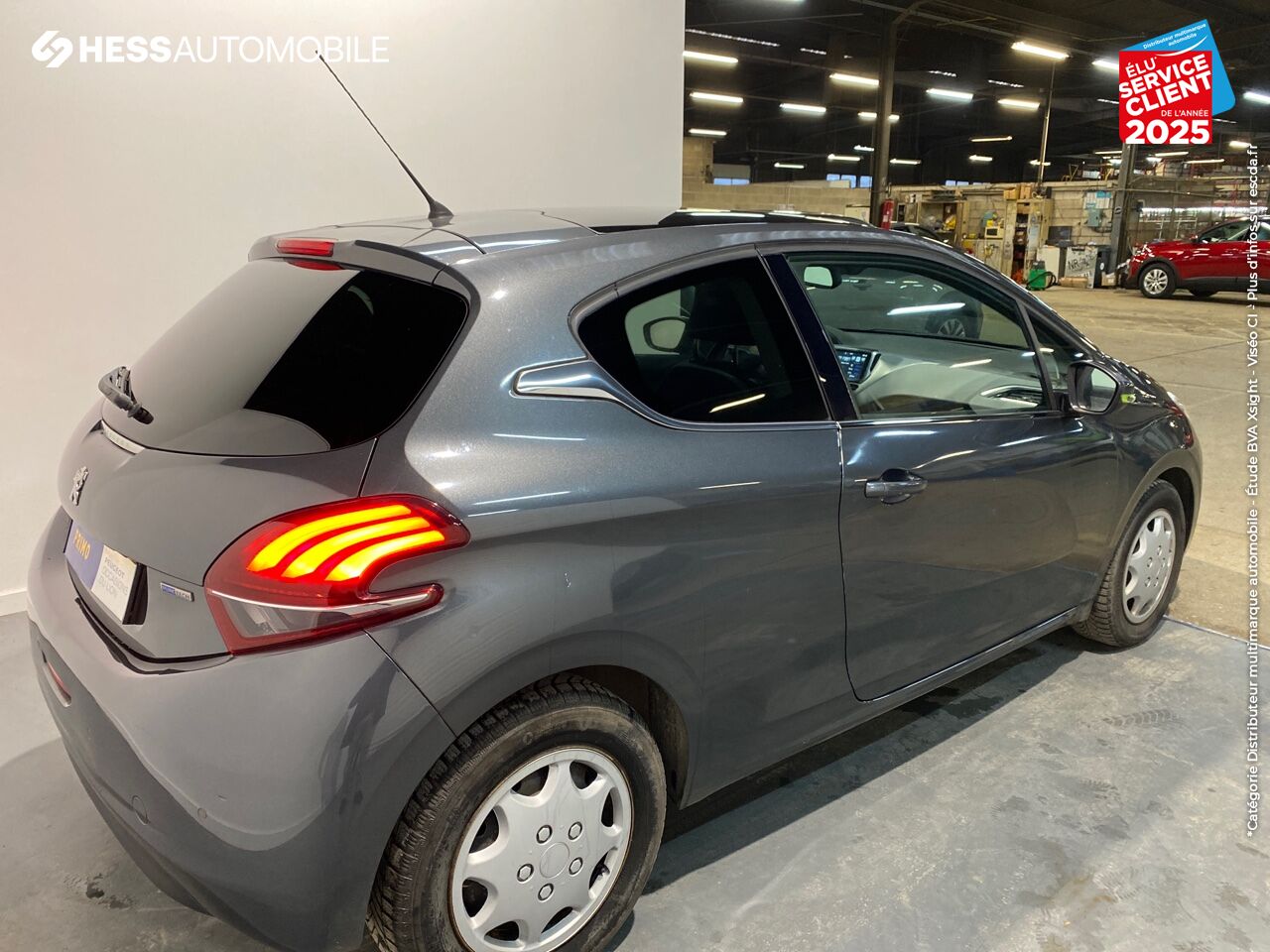 Véhicule d'occasion PEUGEOT 208 1.2 PURETECH 82CH ALLURE 3P TPANO CAMERA chez Peugeot Charleville