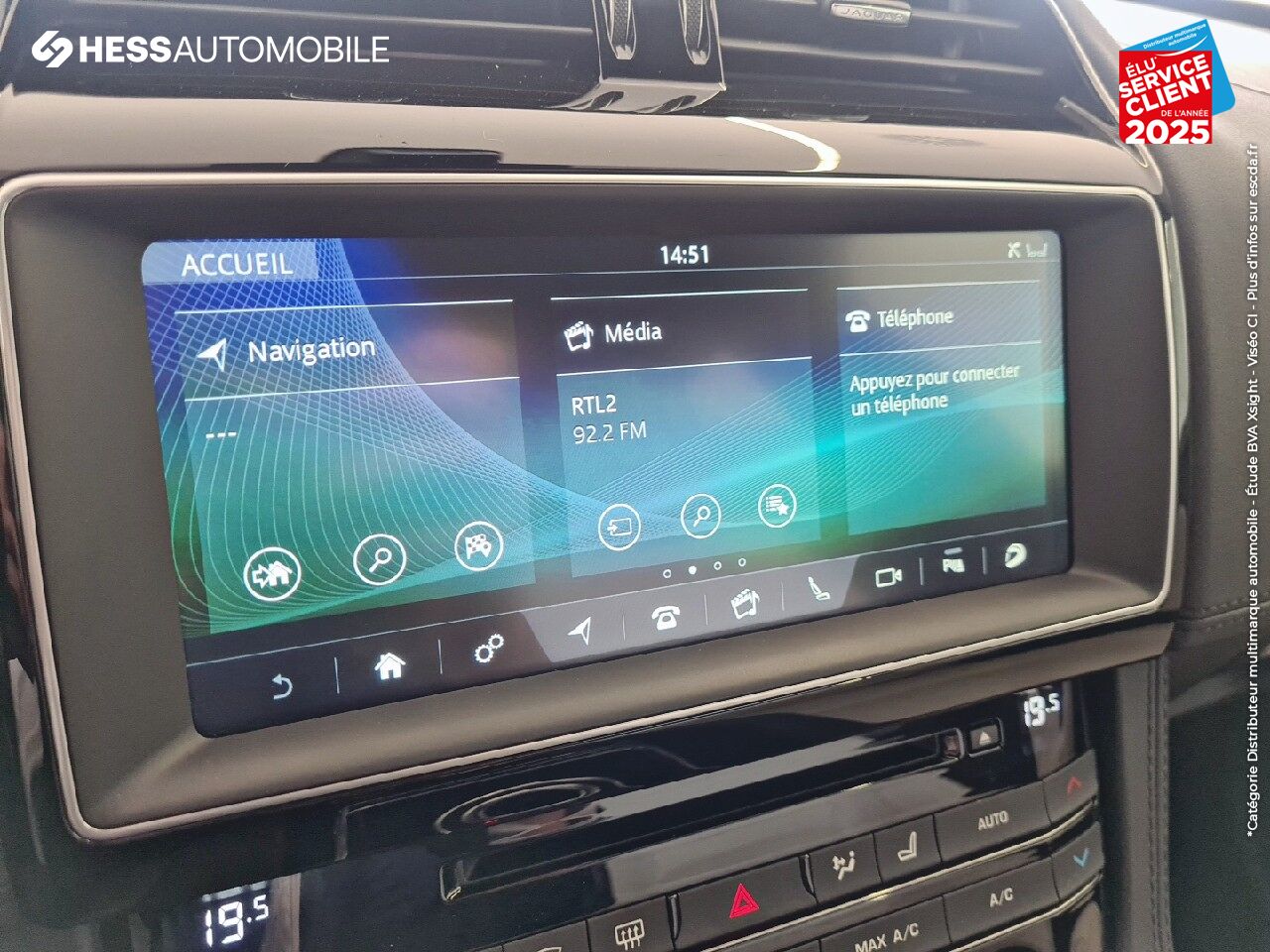 Véhicule d'occasion JAGUAR F-PACE V6 3.0D 300CH S 4X4 BVA8 TOUVRANT MERIDIAN SIEGE AV/AR CHAUF JA22 chez Jaguar Strasbourg