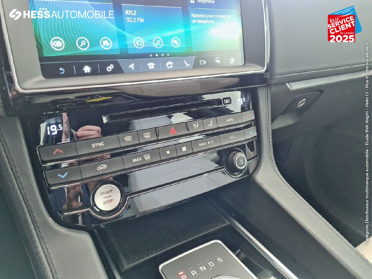 Véhicule d'occasion JAGUAR F-PACE V6 3.0D 300CH S 4X4 BVA8 TOUVRANT MERIDIAN SIEGE AV/AR CHAUF JA22 chez Jaguar Strasbourg
