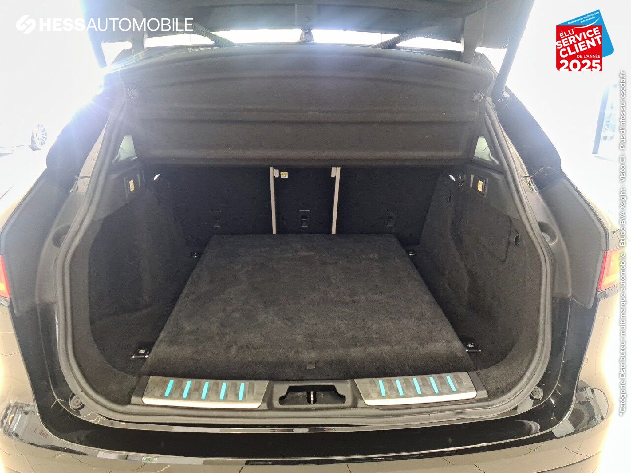 Véhicule d'occasion JAGUAR F-PACE V6 3.0D 300CH S 4X4 BVA8 TOUVRANT MERIDIAN SIEGE AV/AR CHAUF JA22 chez Jaguar Strasbourg
