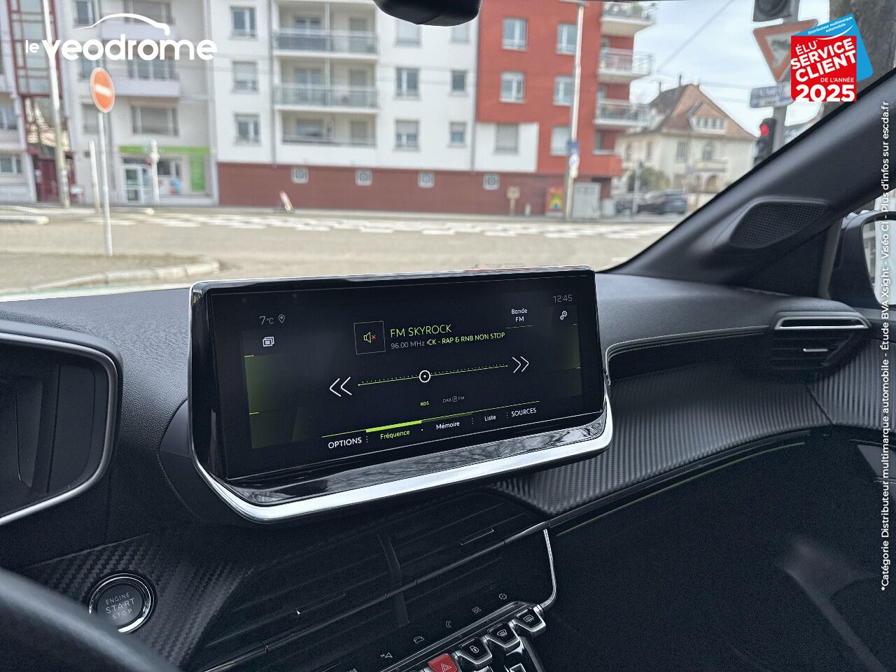 Véhicule d'occasion PEUGEOT 208 1.2 PURETECH 130CH S/S GT LINE EAT8 7CV GPS CAMERA CARPLAY chez Le Veodrome