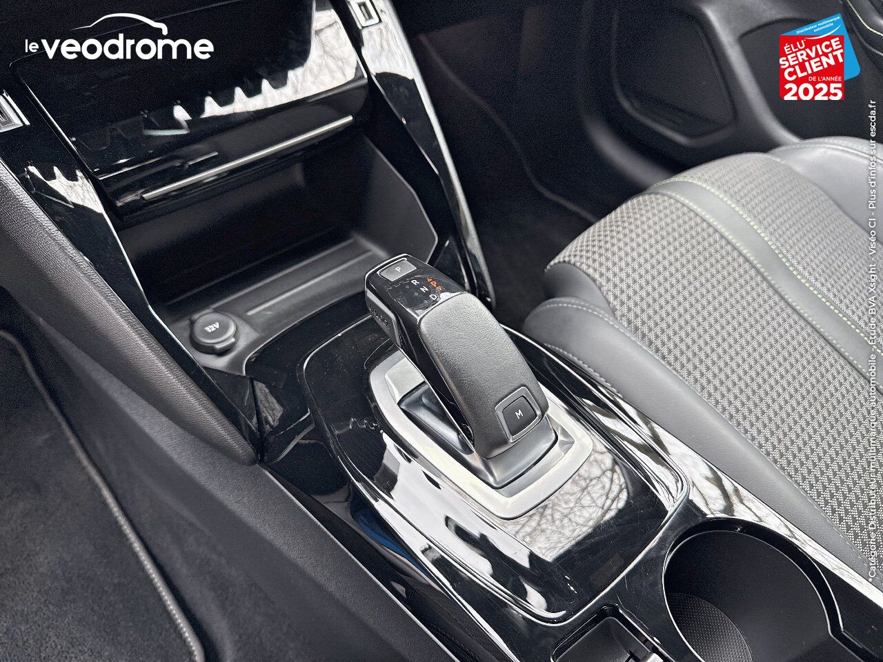 Véhicule d'occasion PEUGEOT 208 1.2 PURETECH 130CH S/S GT LINE EAT8 7CV GPS CAMERA CARPLAY chez Le Veodrome