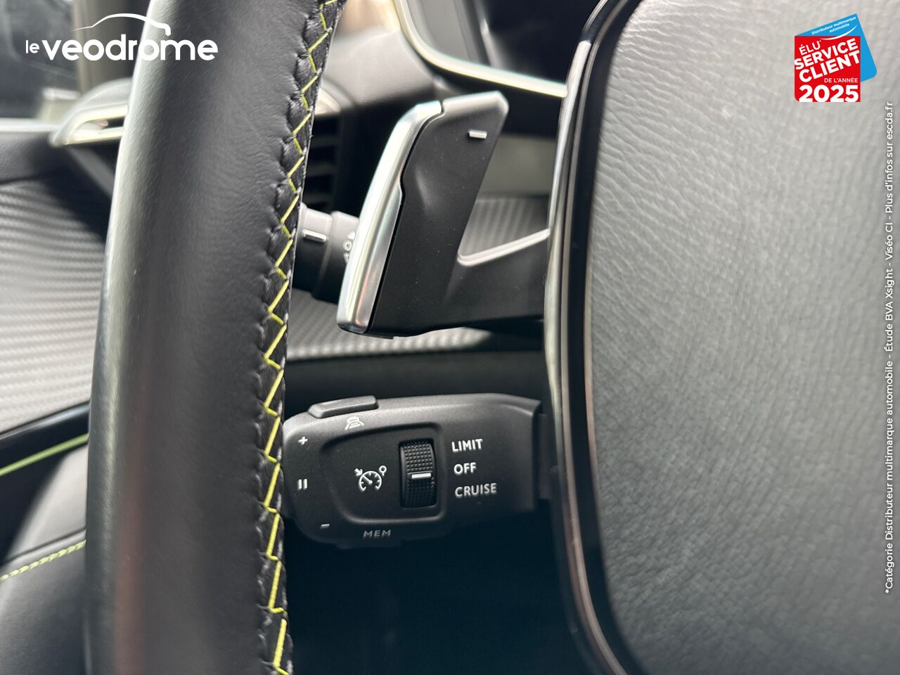Véhicule d'occasion PEUGEOT 208 1.2 PURETECH 130CH S/S GT LINE EAT8 7CV GPS CAMERA CARPLAY chez Le Veodrome