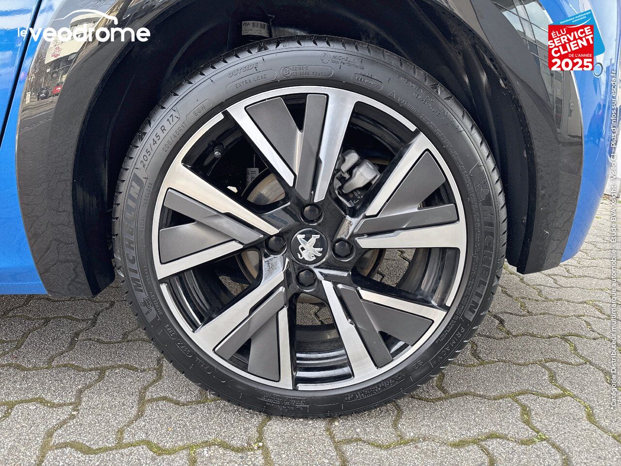 Véhicule d'occasion PEUGEOT 208 1.2 PURETECH 130CH S/S GT LINE EAT8 7CV GPS CAMERA CARPLAY chez Le Veodrome