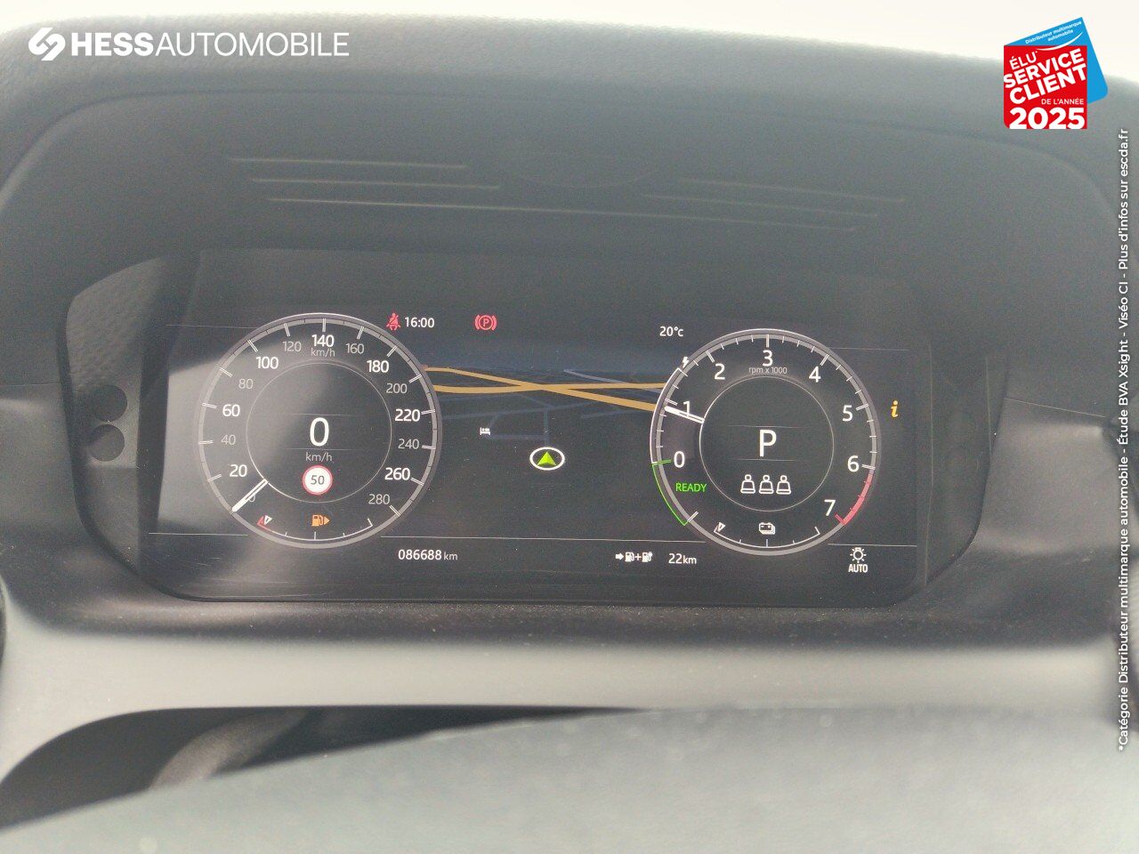 Véhicule d'occasion LAND-ROVER DISCOVERY SPORT P300E R-DYNAMIC SE AWD BVA MARK VI TPANO SIEGES CUIR GPS CAMERA chez Volvo Epernay