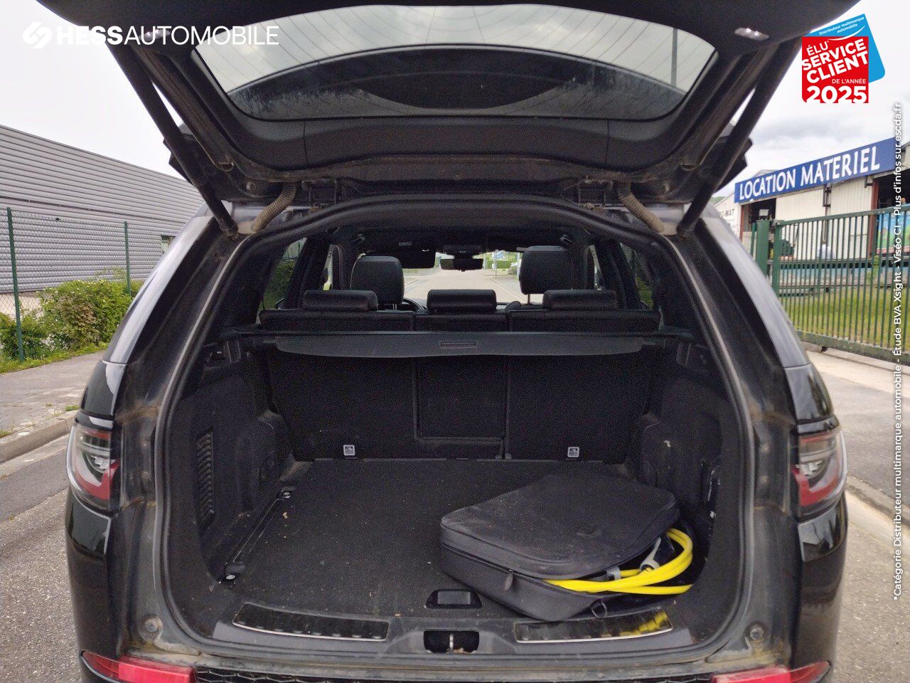 Véhicule d'occasion LAND-ROVER DISCOVERY SPORT P300E R-DYNAMIC SE AWD BVA MARK VI TPANO SIEGES CUIR GPS CAMERA chez Volvo Epernay