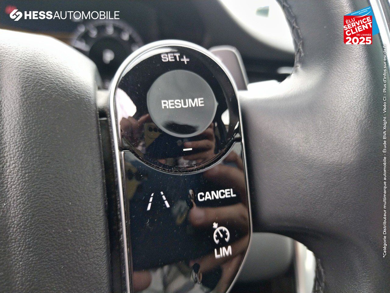 Véhicule d'occasion LAND-ROVER DISCOVERY SPORT P300E R-DYNAMIC SE AWD BVA MARK VI TPANO SIEGES CUIR GPS CAMERA chez Volvo Epernay