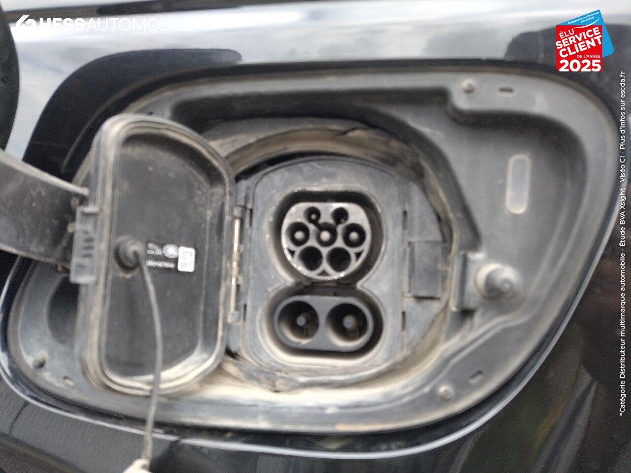 Véhicule d'occasion LAND-ROVER DISCOVERY SPORT P300E R-DYNAMIC SE AWD BVA MARK VI TPANO SIEGES CUIR GPS CAMERA chez Volvo Epernay
