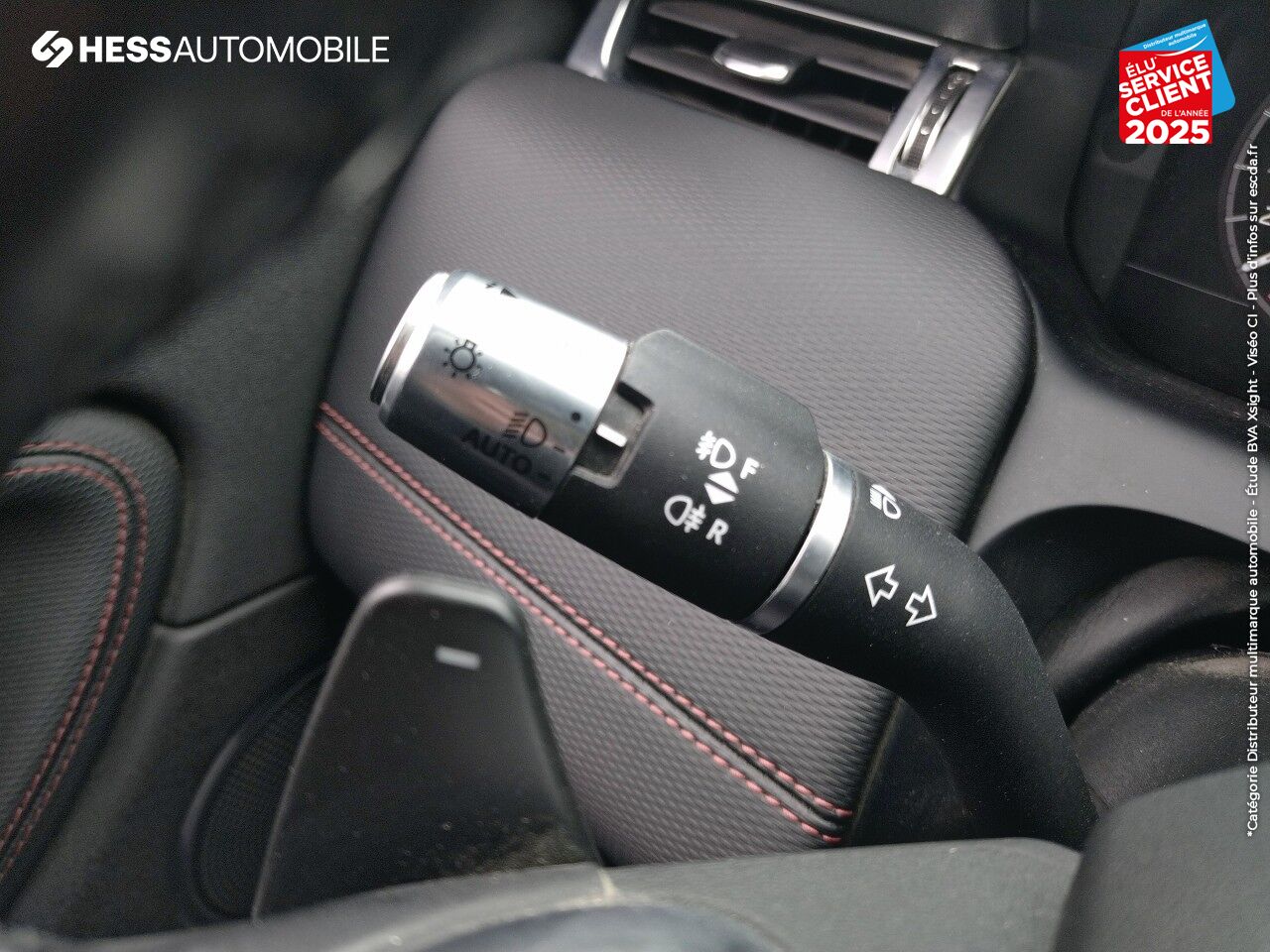 Véhicule d'occasion LAND-ROVER DISCOVERY SPORT P300E R-DYNAMIC SE AWD BVA MARK VI TPANO SIEGES CUIR GPS CAMERA chez Volvo Epernay
