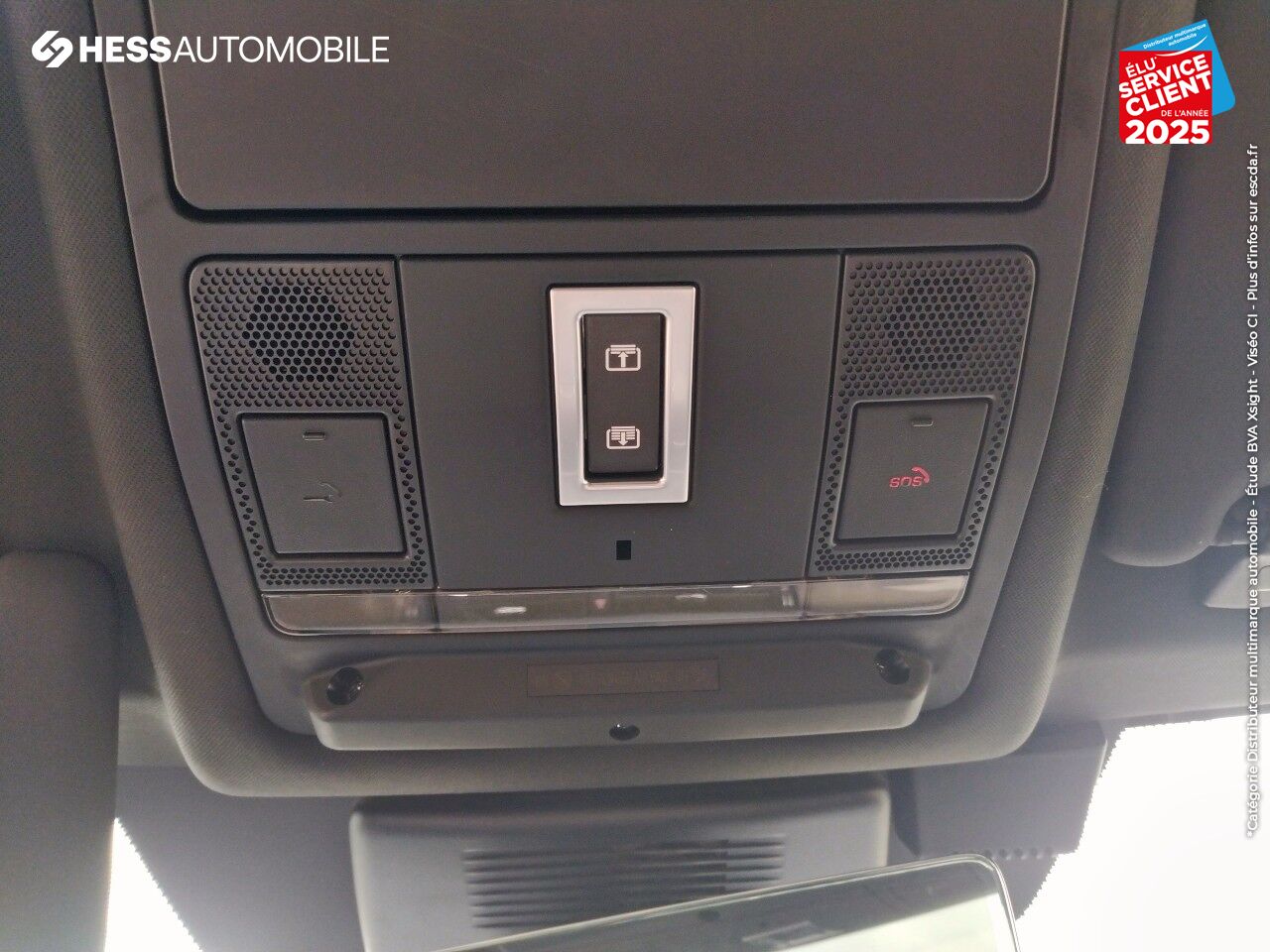 Véhicule d'occasion LAND-ROVER DISCOVERY SPORT P300E R-DYNAMIC SE AWD BVA MARK VI TPANO SIEGES CUIR GPS CAMERA chez Volvo Epernay