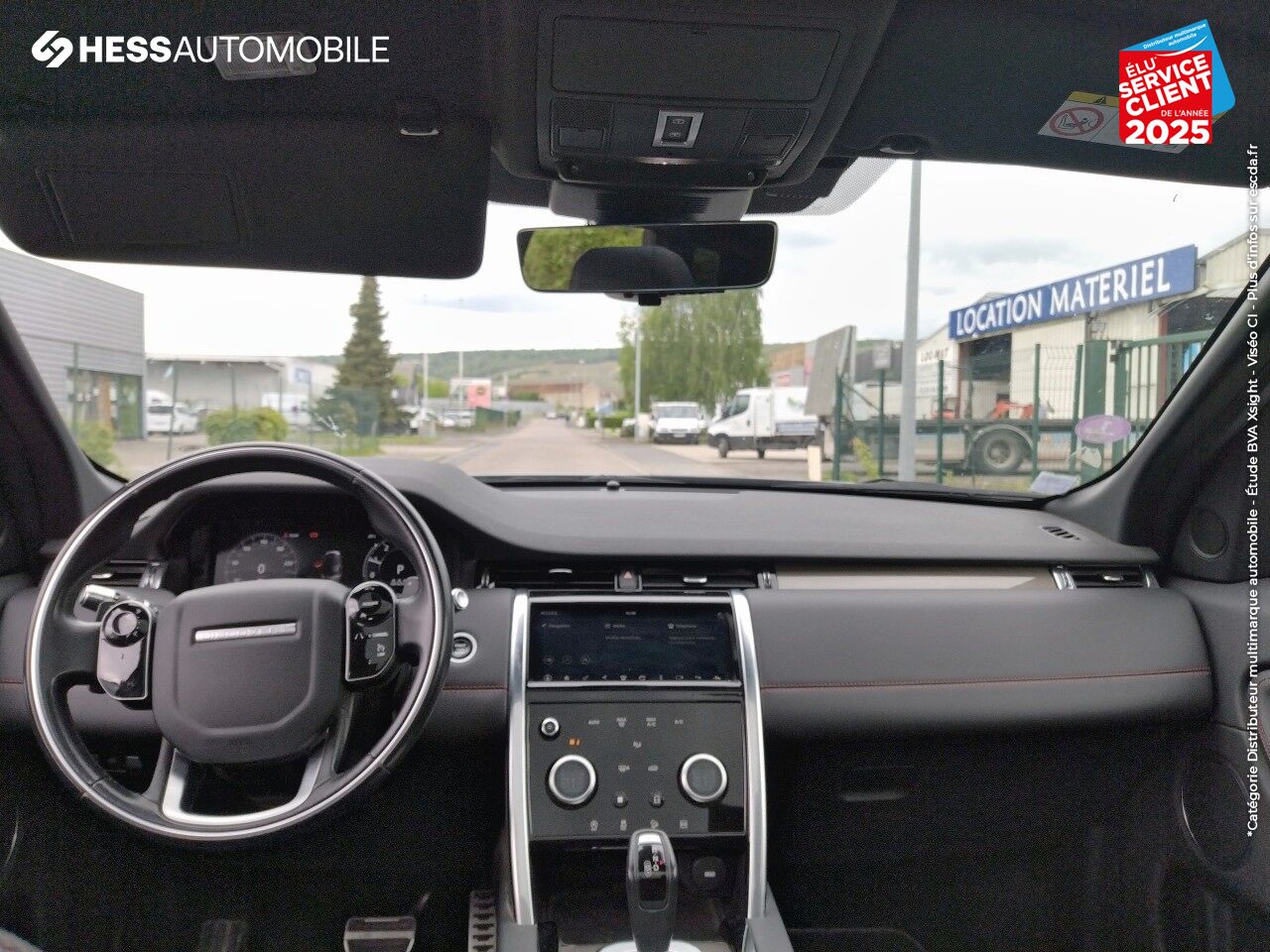 Véhicule d'occasion LAND-ROVER DISCOVERY SPORT P300E R-DYNAMIC SE AWD BVA MARK VI TPANO SIEGES CUIR GPS CAMERA chez Volvo Epernay
