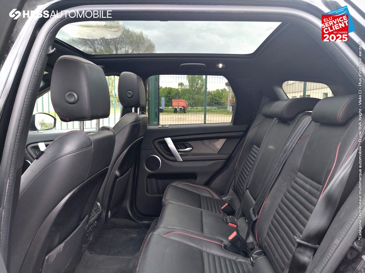 Véhicule d'occasion LAND-ROVER DISCOVERY SPORT P300E R-DYNAMIC SE AWD BVA MARK VI TPANO SIEGES CUIR GPS CAMERA chez Volvo Epernay