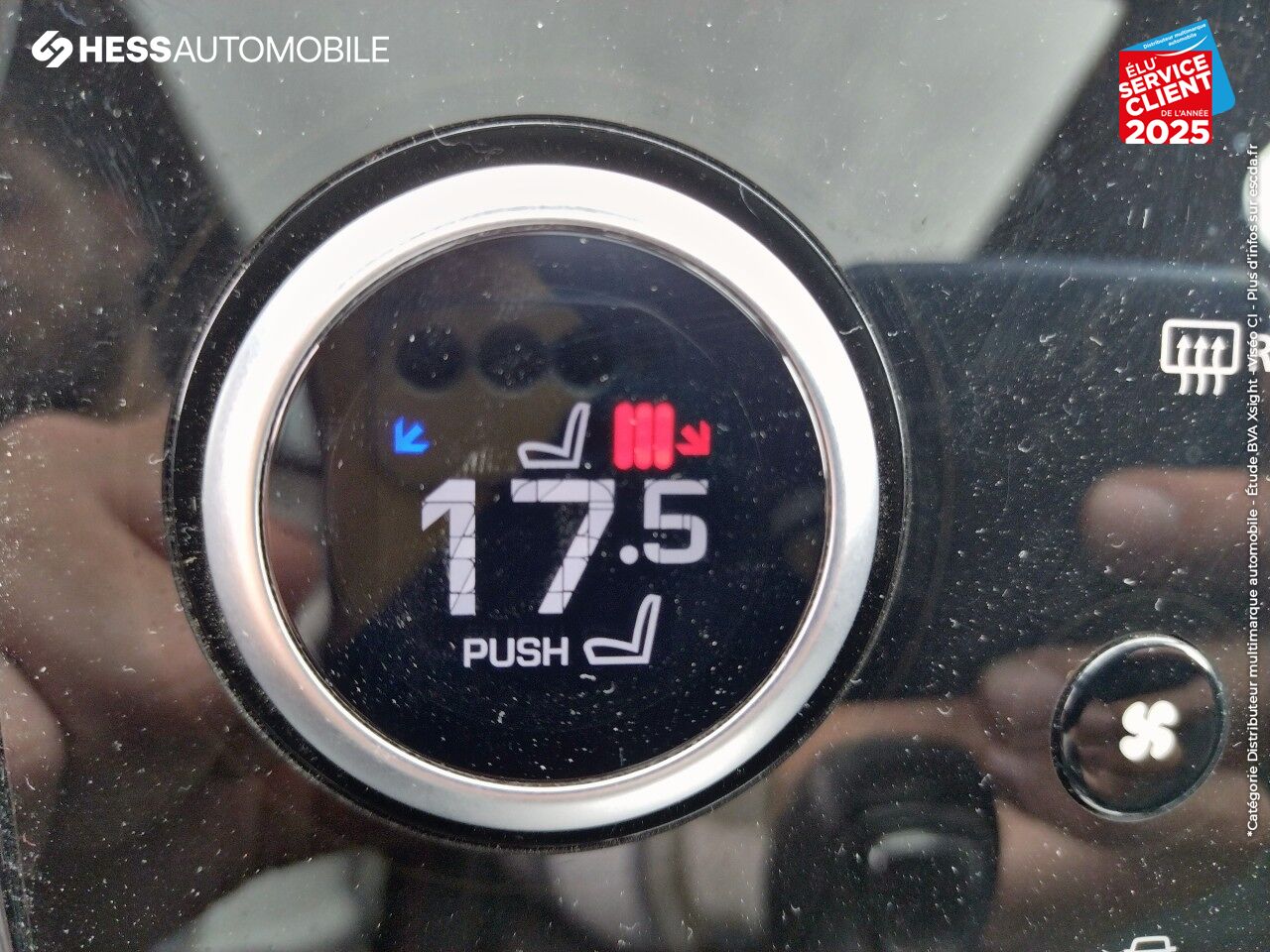 Véhicule d'occasion LAND-ROVER DISCOVERY SPORT P300E R-DYNAMIC SE AWD BVA MARK VI TPANO SIEGES CUIR GPS CAMERA chez Volvo Epernay