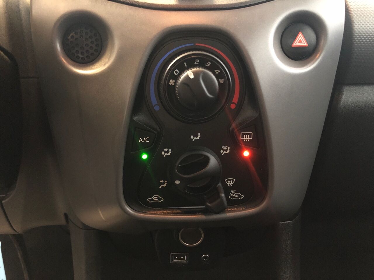 Véhicule d'occasion PEUGEOT 108 VTI 72 ACTIVE 5P chez Peugeot Sedan