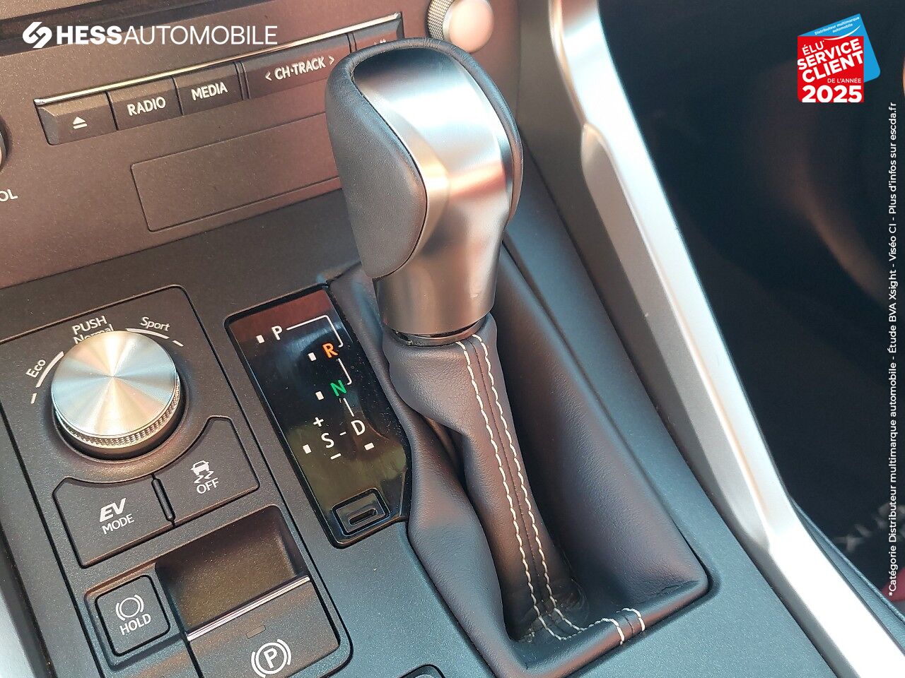 Véhicule d'occasion LEXUS NX 300H 2WD PACK BUSINESS CAMERA GPS LED SIEGES CHAUF chez Lexus Metz