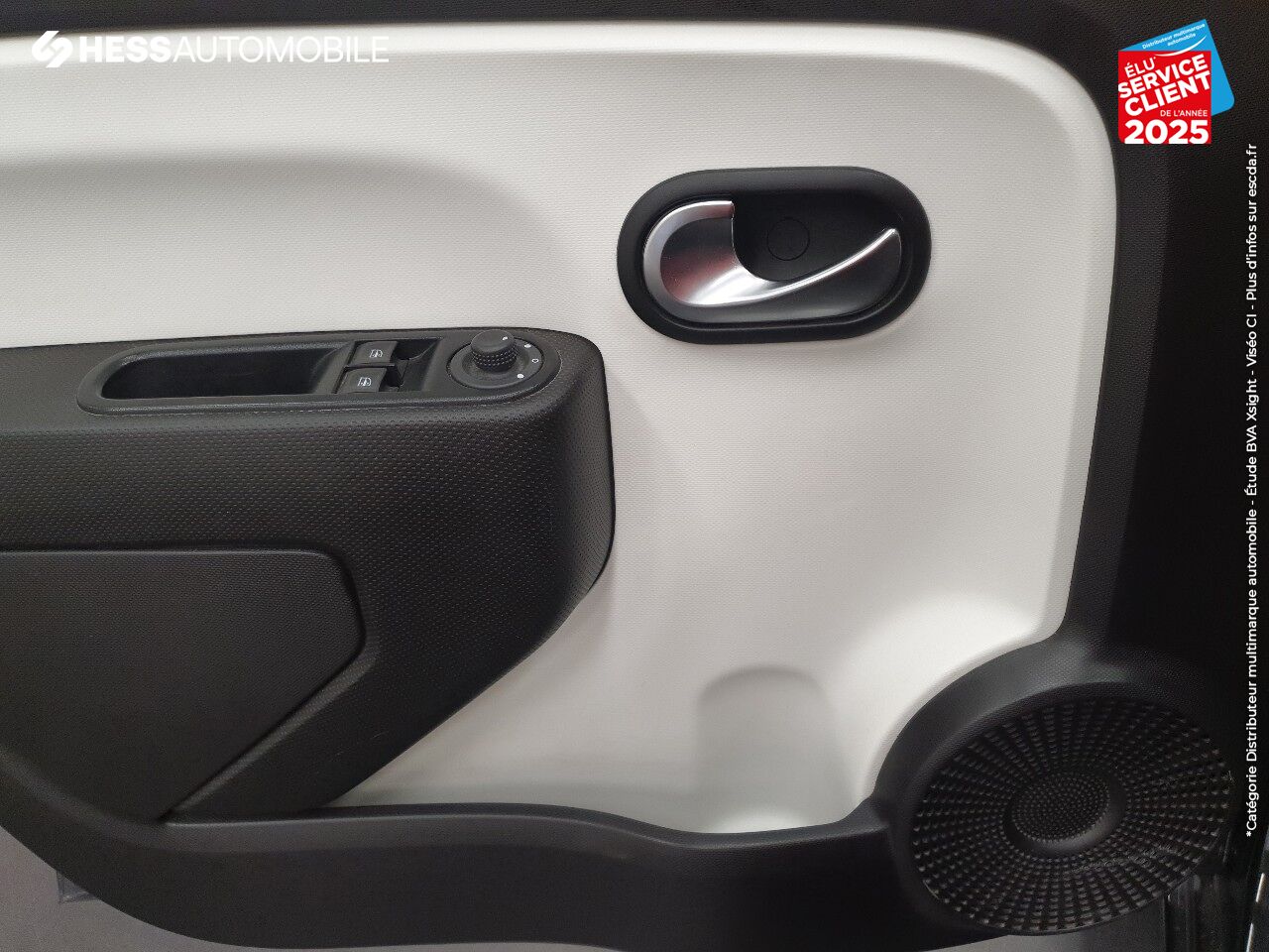 Véhicule d'occasion RENAULT TWINGO 0.9 TCE 90CH ENERGY INTENS EURO6C 1ERE MAIN chez Renault Strasbourg
