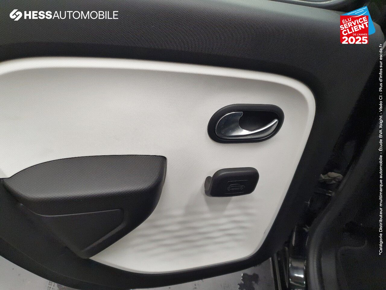 Véhicule d'occasion RENAULT TWINGO 1.0 SCE 70CH S/S ZEN ECO chez Renault Strasbourg