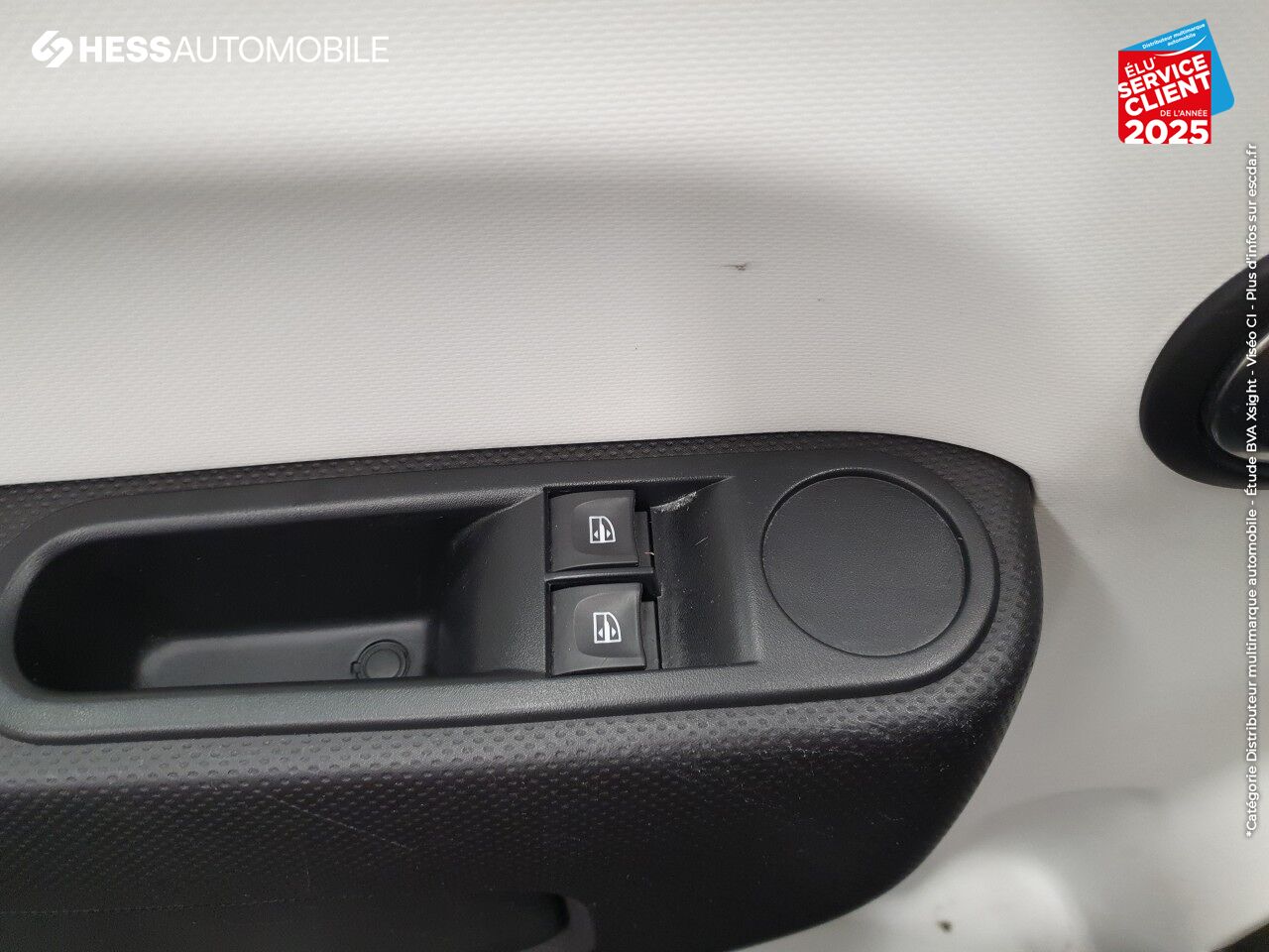Véhicule d'occasion RENAULT TWINGO 1.0 SCE 70CH S/S ZEN ECO chez Renault Strasbourg