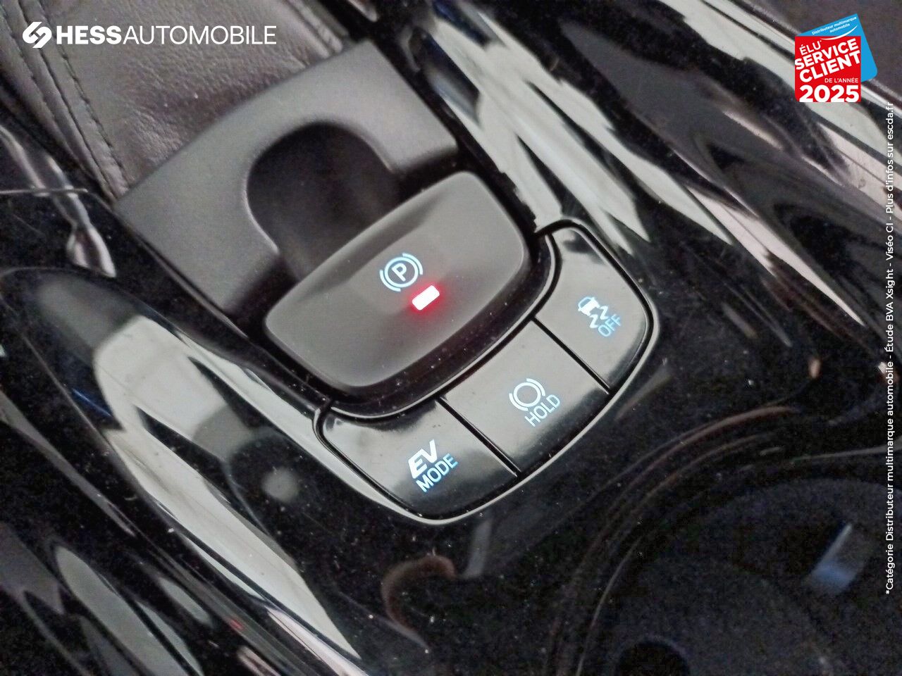 Véhicule d'occasion TOYOTA C-HR 122H COLLECTION 2WD E-CVT RC18 chez Toyota Besançon