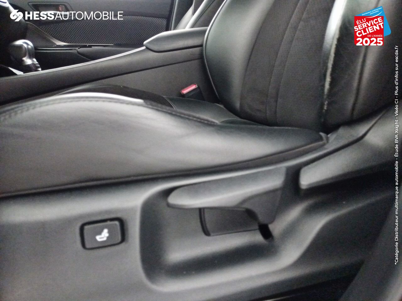 Véhicule d'occasion TOYOTA C-HR 122H COLLECTION 2WD E-CVT RC18 chez Toyota Besançon