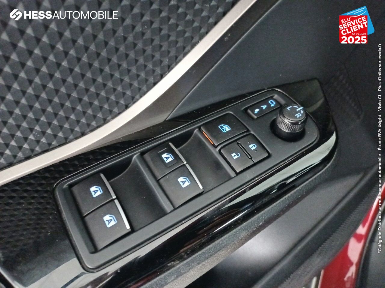 Véhicule d'occasion TOYOTA C-HR 122H COLLECTION 2WD E-CVT RC18 chez Toyota Besançon