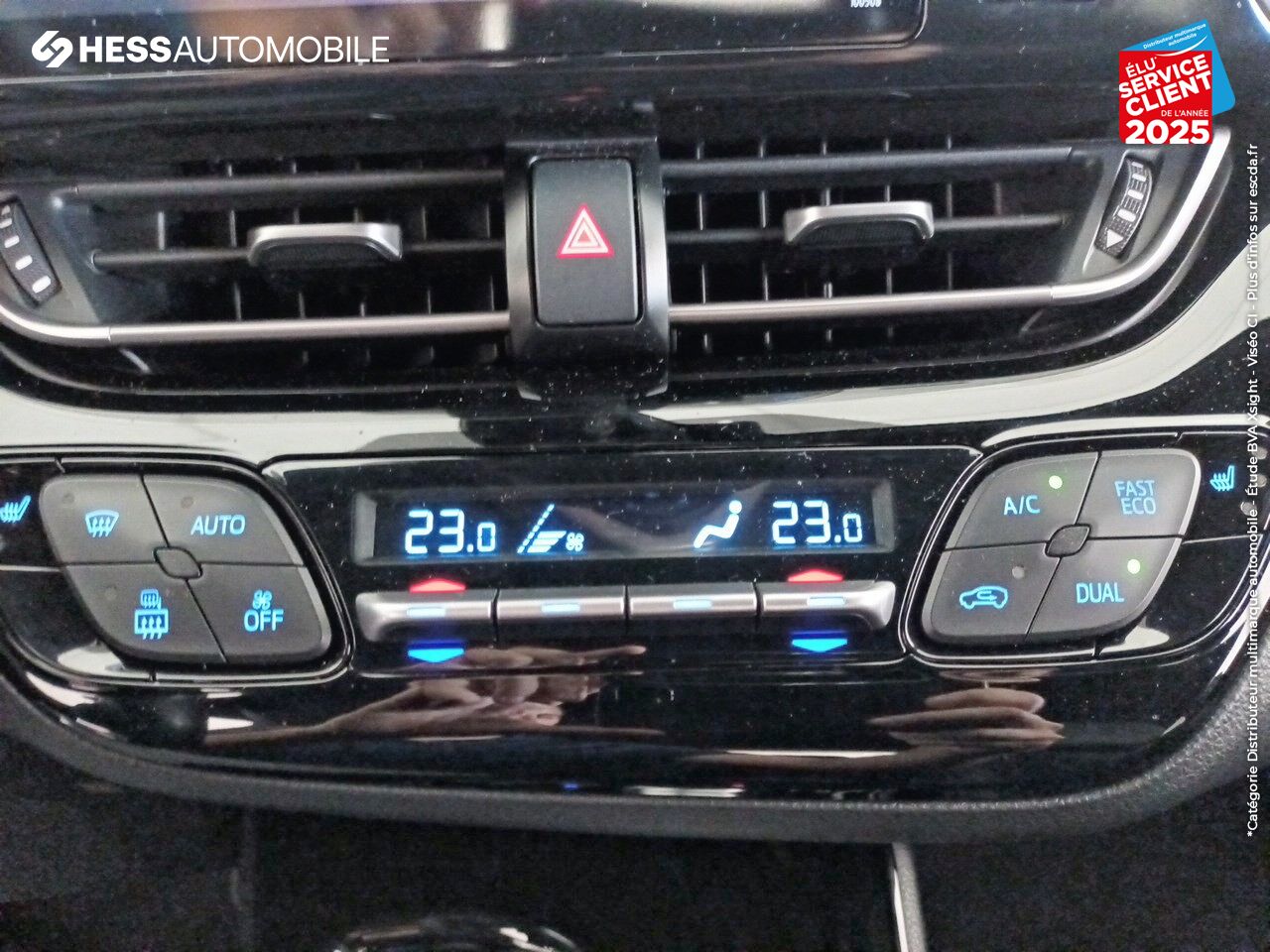 Véhicule d'occasion TOYOTA C-HR 122H COLLECTION 2WD E-CVT RC18 chez Toyota Besançon