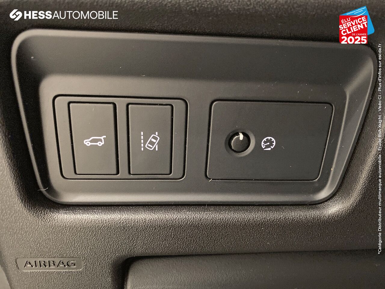 Véhicule d'occasion LAND-ROVER DISCOVERY SPORT 2.0 TD4 180CH AWD HSE LUXURY BVA MARK II TPANO GPS SIEGES CHAUF ATTELAGE chez Land Rover Strasbourg