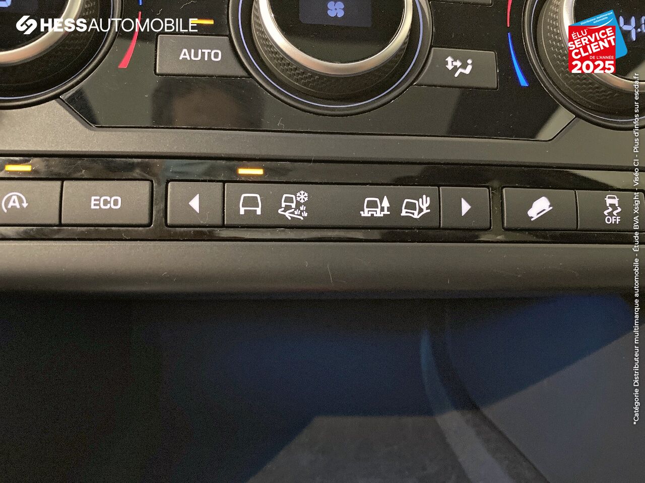 Véhicule d'occasion LAND-ROVER DISCOVERY SPORT 2.0 TD4 180CH AWD HSE LUXURY BVA MARK II TPANO GPS SIEGES CHAUF ATTELAGE chez Land Rover Strasbourg