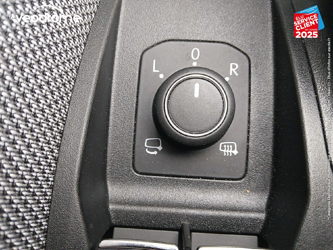 Véhicule d'occasion SEAT LEON 1.0 TSI 110CH STYLE -21 COCKPIT DIGITAL APPLE CARPLAY/ANDROID AUTO CLIM AUTO chez Le Veodrome