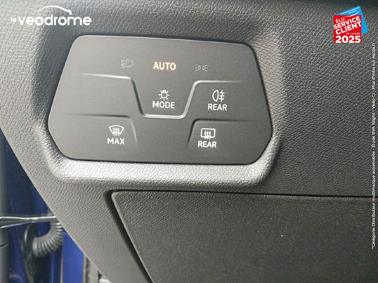 Véhicule d'occasion SEAT LEON 1.0 TSI 110CH STYLE -21 COCKPIT DIGITAL APPLE CARPLAY/ANDROID AUTO CLIM AUTO chez Le Veodrome